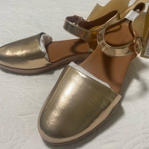 FitFlop Women's Rose Gold Cova II Ballet Flat/Enclosed Sandals